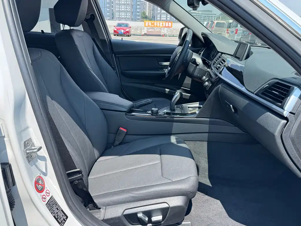 BMW 3 Series 2017 — фото 13