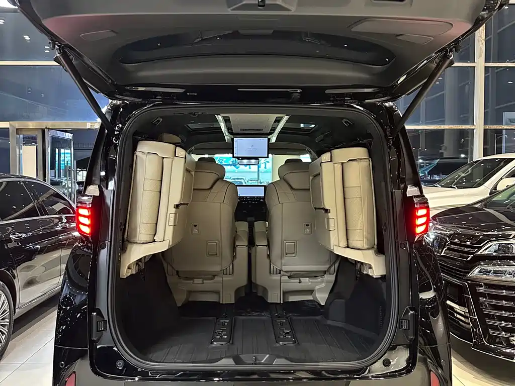 Toyota Alphard 2024 — фото 23