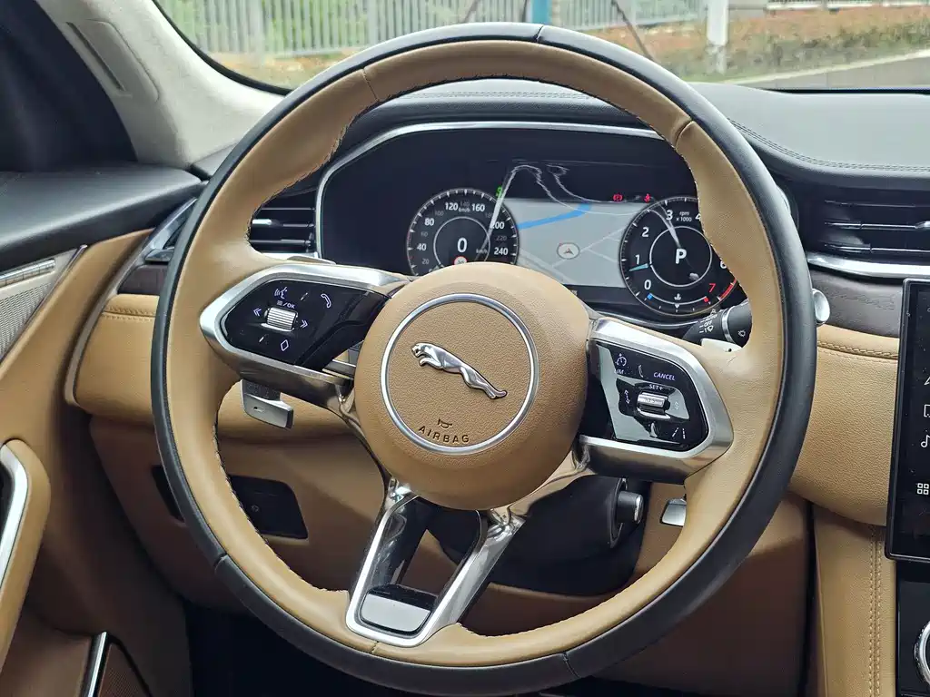Jaguar F-PACE 2022