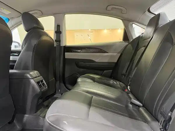 Dongfeng E70 2021