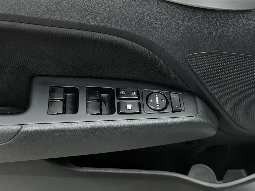 Hyundai Elantra 2019 — фото 9