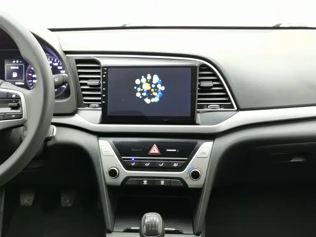 Hyundai Elantra 2019 — фото 12