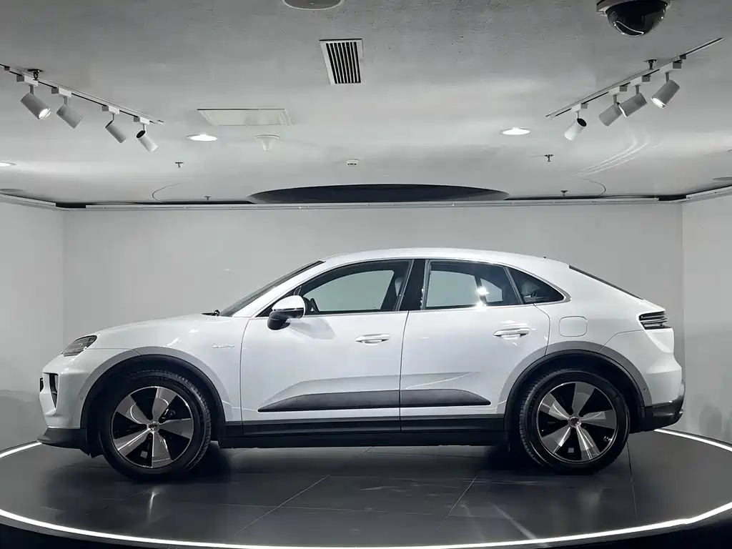 Porsche Macan EV 2024 — фото 2
