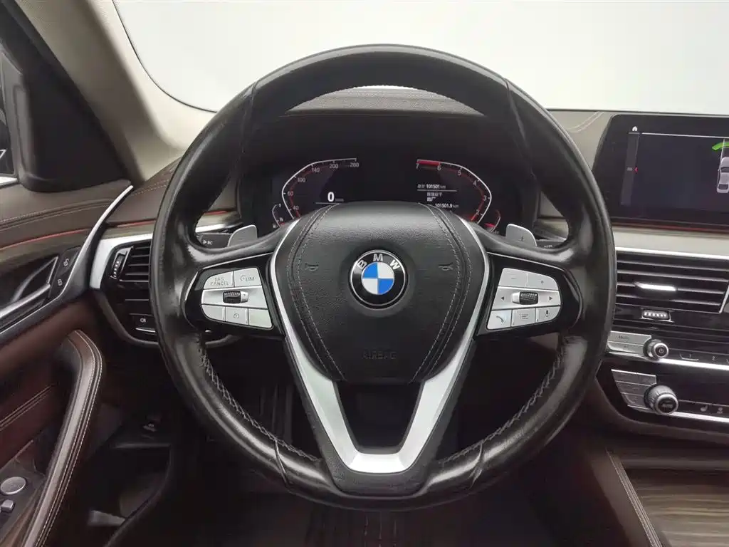 BMW 5 Series 2019 — фото 11