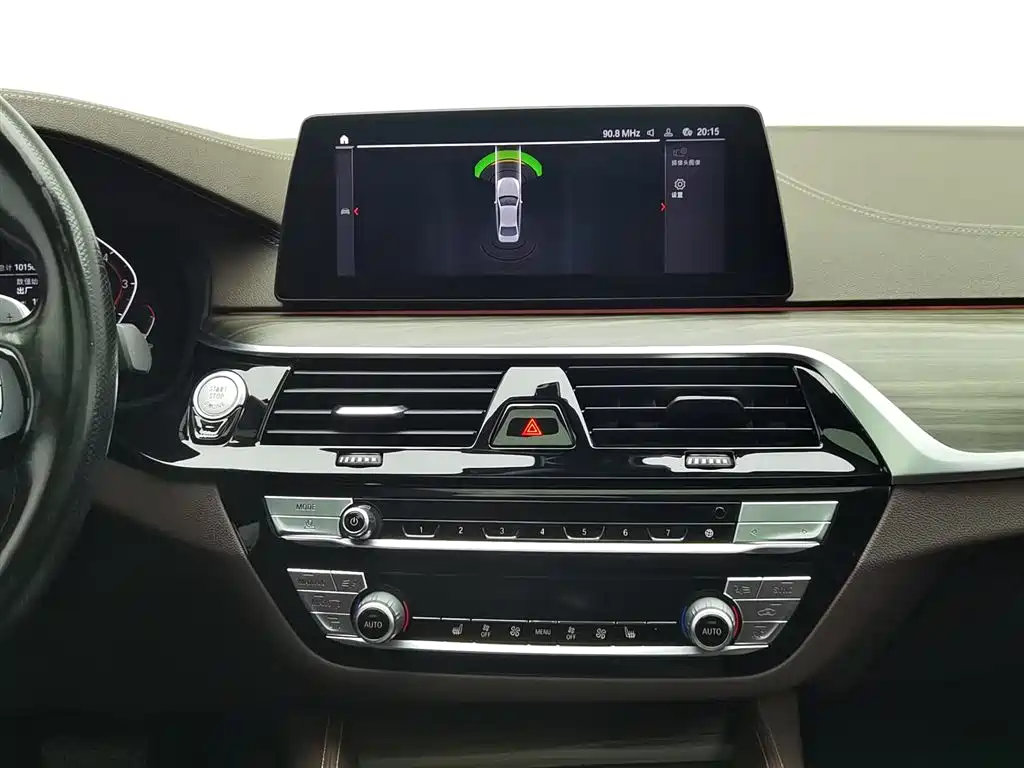 BMW 5 Series 2019 — фото 12