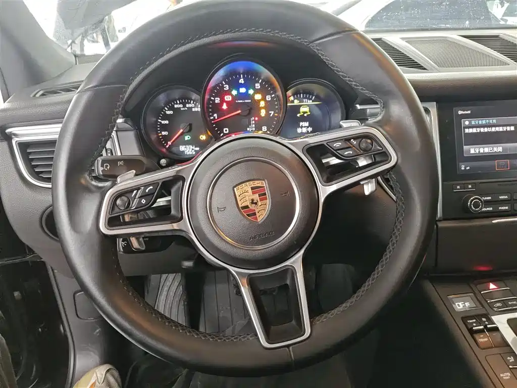 Porsche Macan 2016 — фото 11