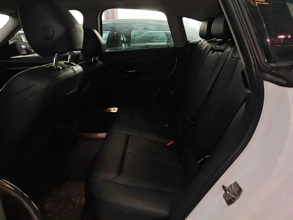 BMW 3 Series GT 2018 — фото 17