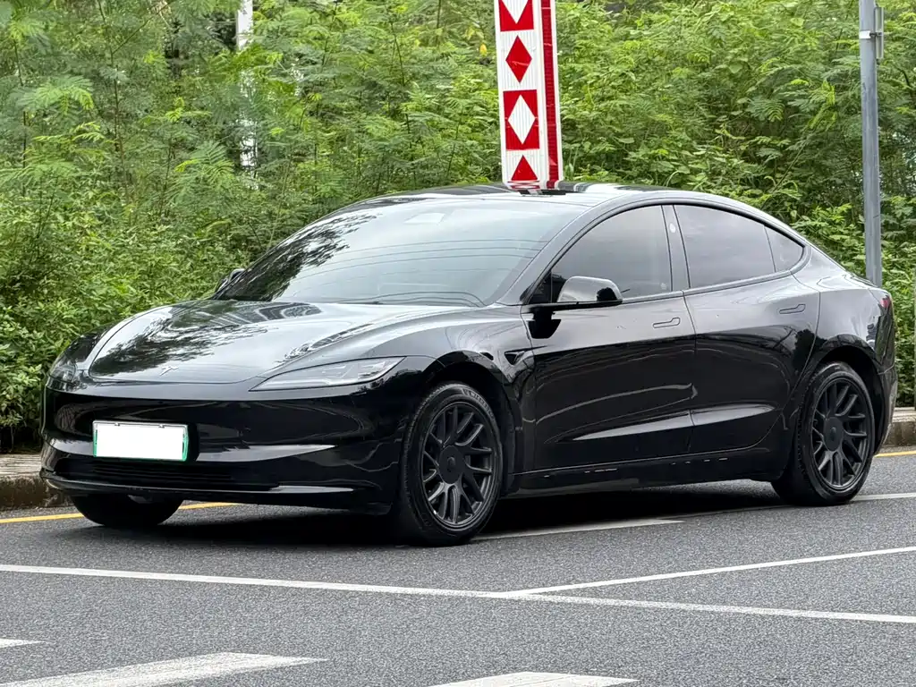 Tesla Model 3 2023 — фото 1