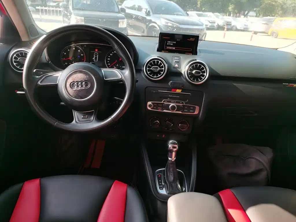 Audi A1 2017 — фото 12