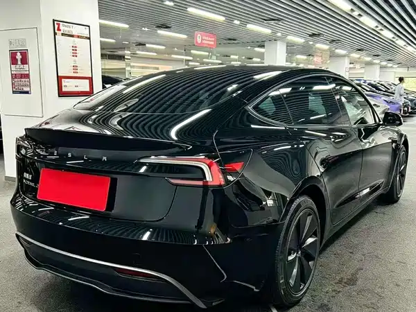 Tesla Model 3 2024