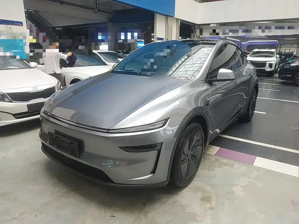 Tesla Model Y 2025