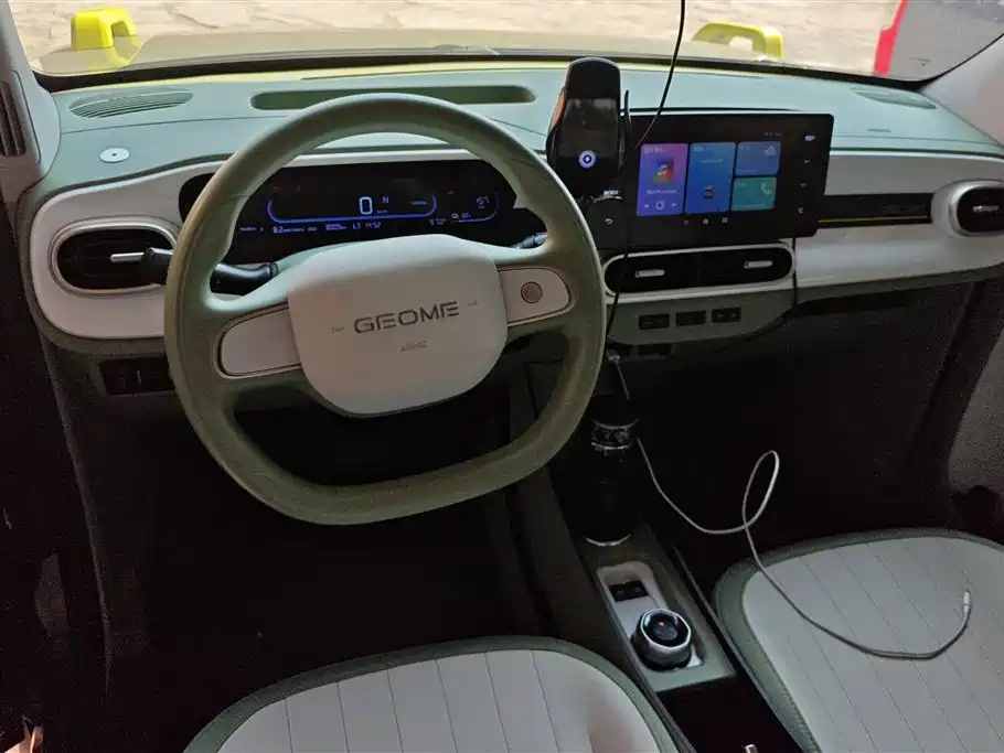 Geely Galaxy Panda 2025 — фото 12