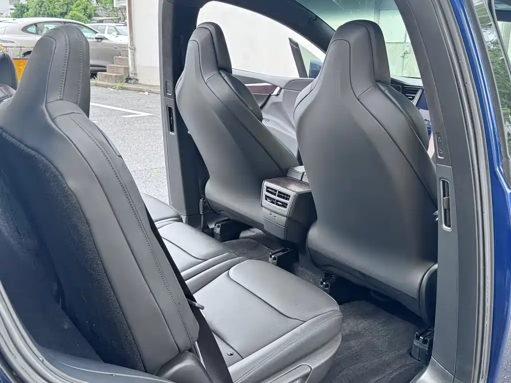 Tesla Model X 2019 — фото 10