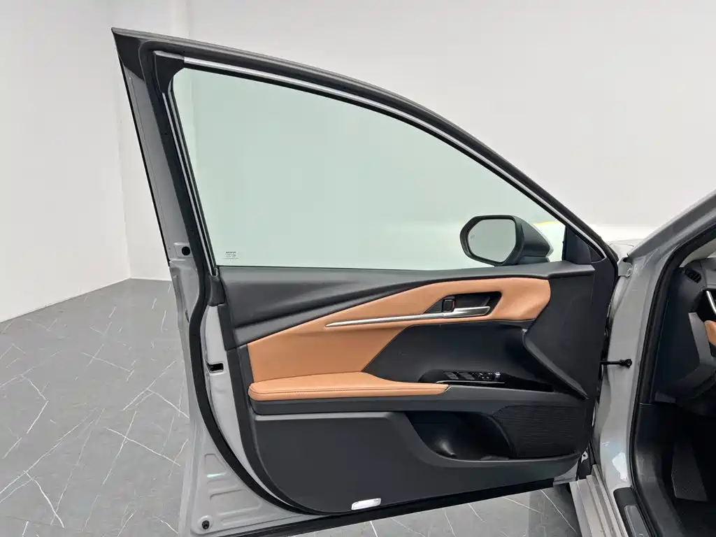 Toyota Camry 2025 — фото 11