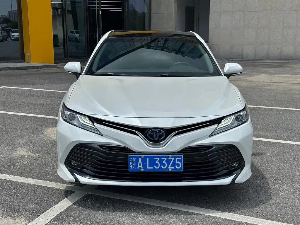 Toyota Camry 2019 — фото 2