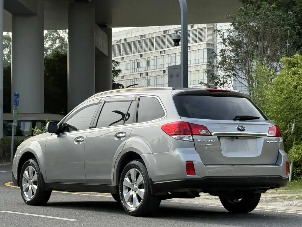 Subaru Outback 2010 — фото 5