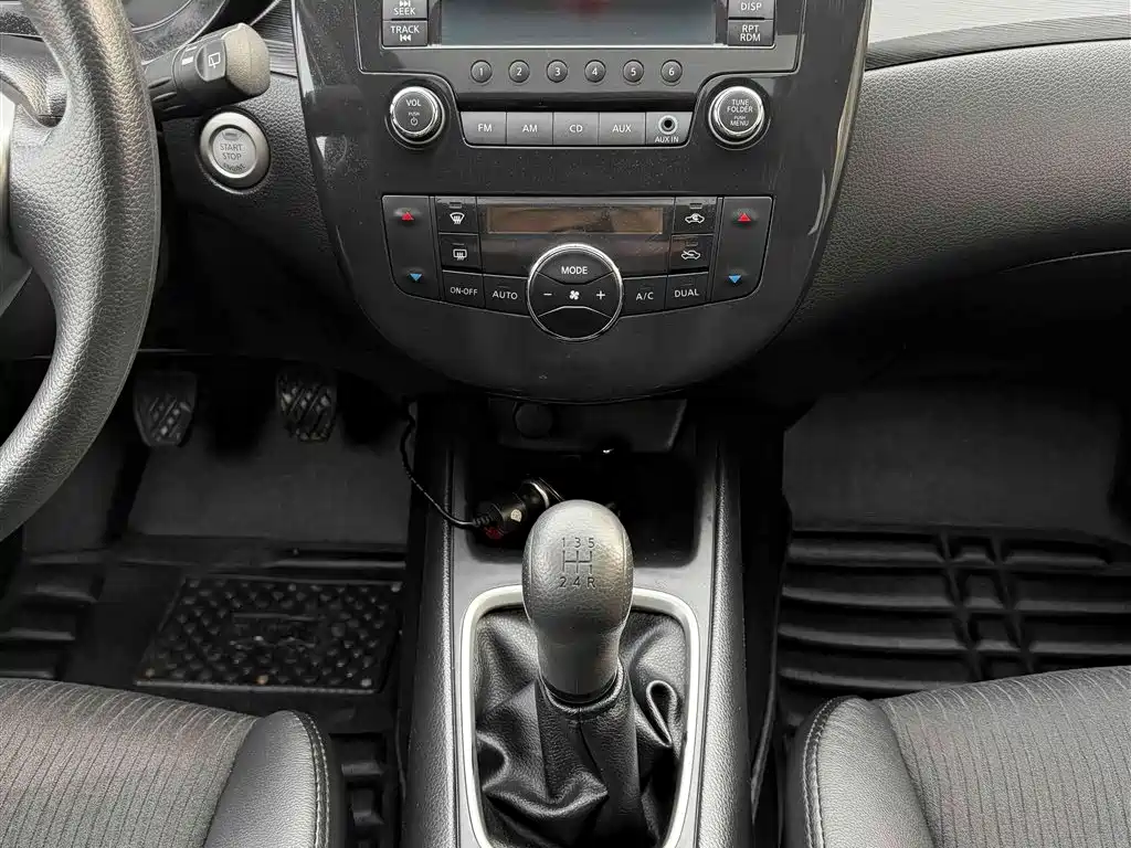 Nissan Tiida 2012 — фото 11
