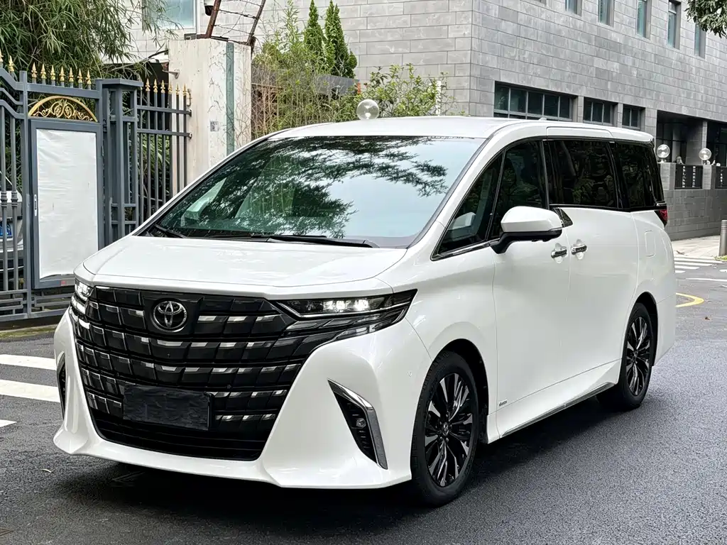 Toyota Alphard 2024 — фото 1