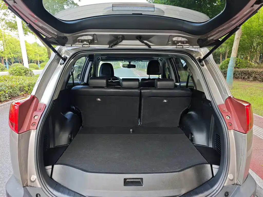 Toyota RAV4 2015 — фото 13