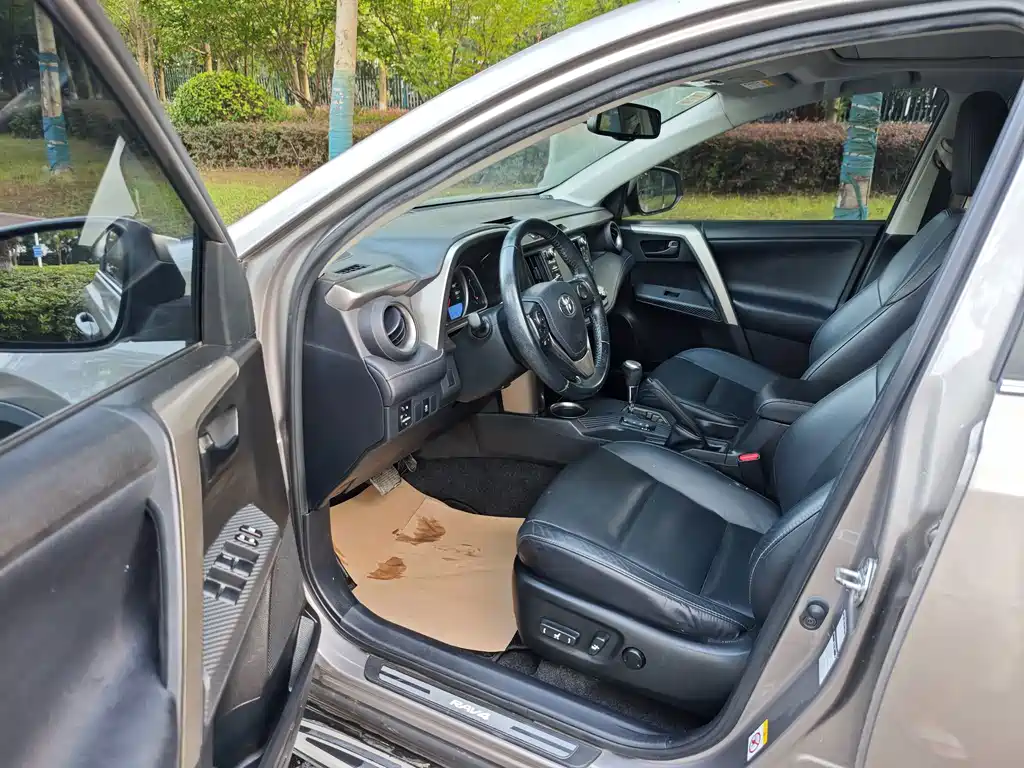 Toyota RAV4 2015 — фото 4