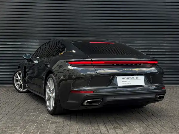 Porsche Panamera 2024