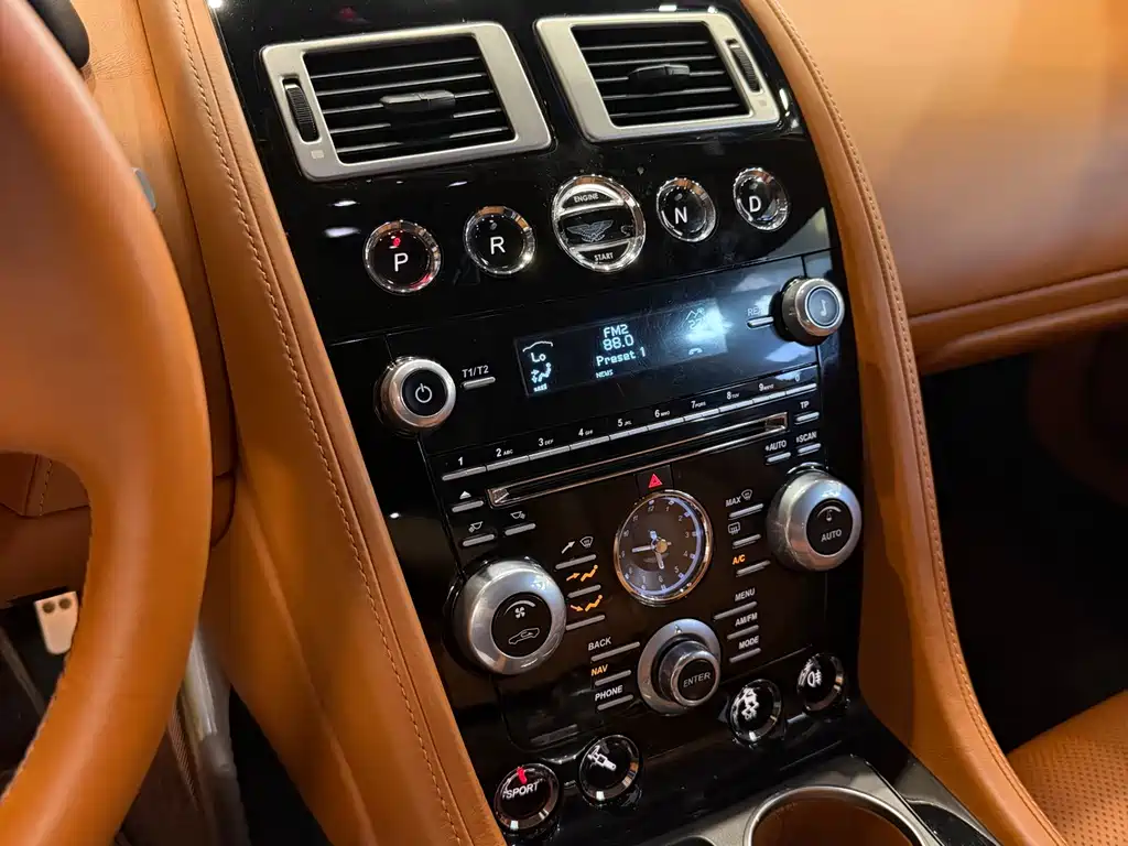 Aston Martin Rapide 2015 — фото 12