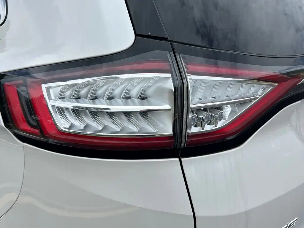 Ford Edge 2019 — фото 9