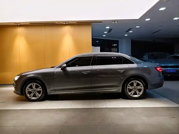 Audi A4L 2018
