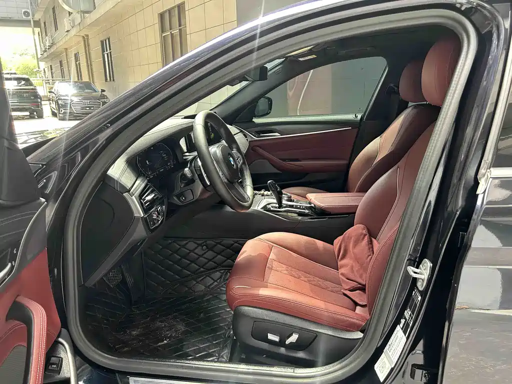 BMW 5 Series 2023 — фото 10