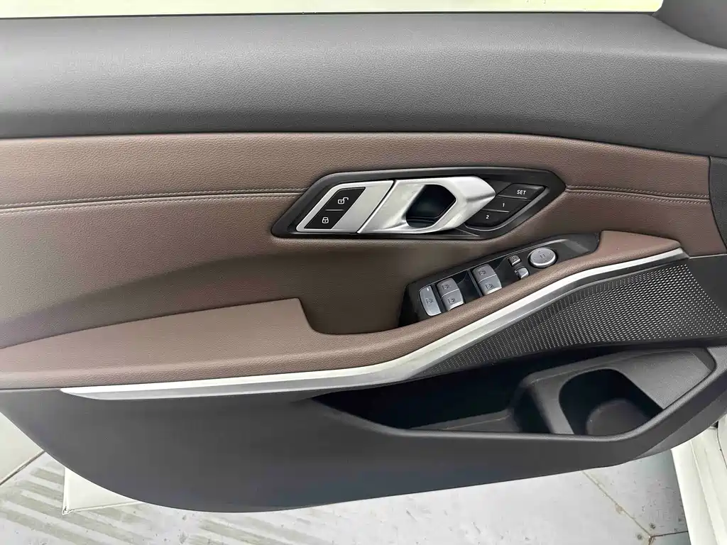 BMW 3 Series 2023 — фото 10