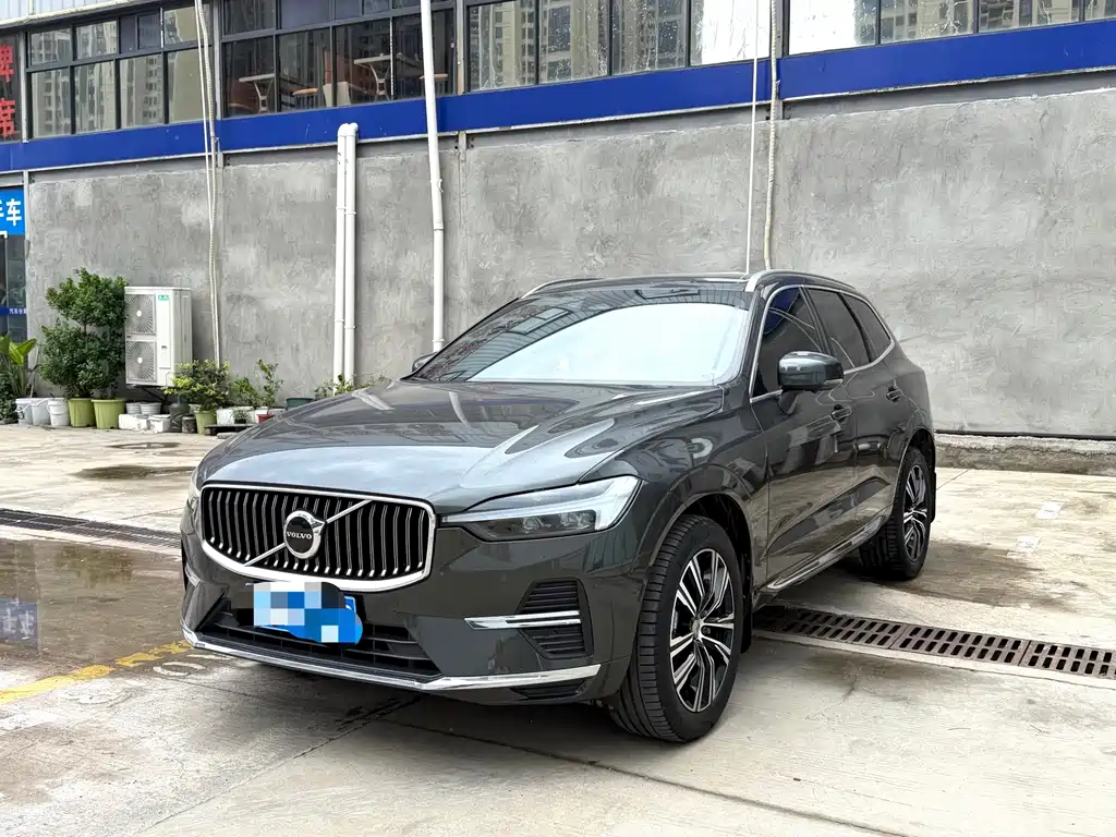 Volvo XC60 2021 — фото 1