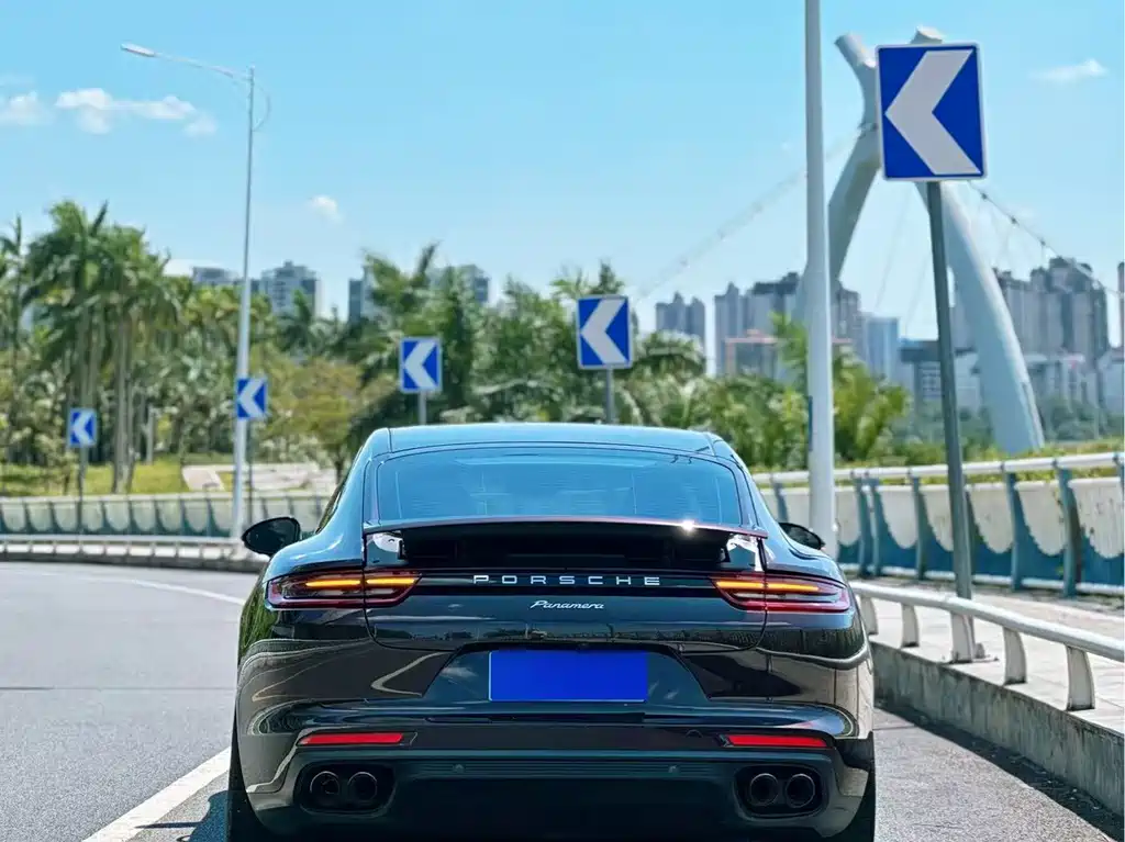 Porsche Panamera 2018 — фото 6