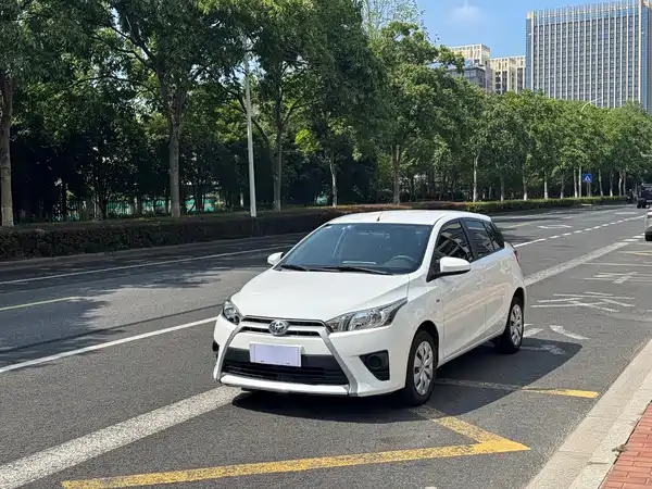 Toyota Yaris L 2015