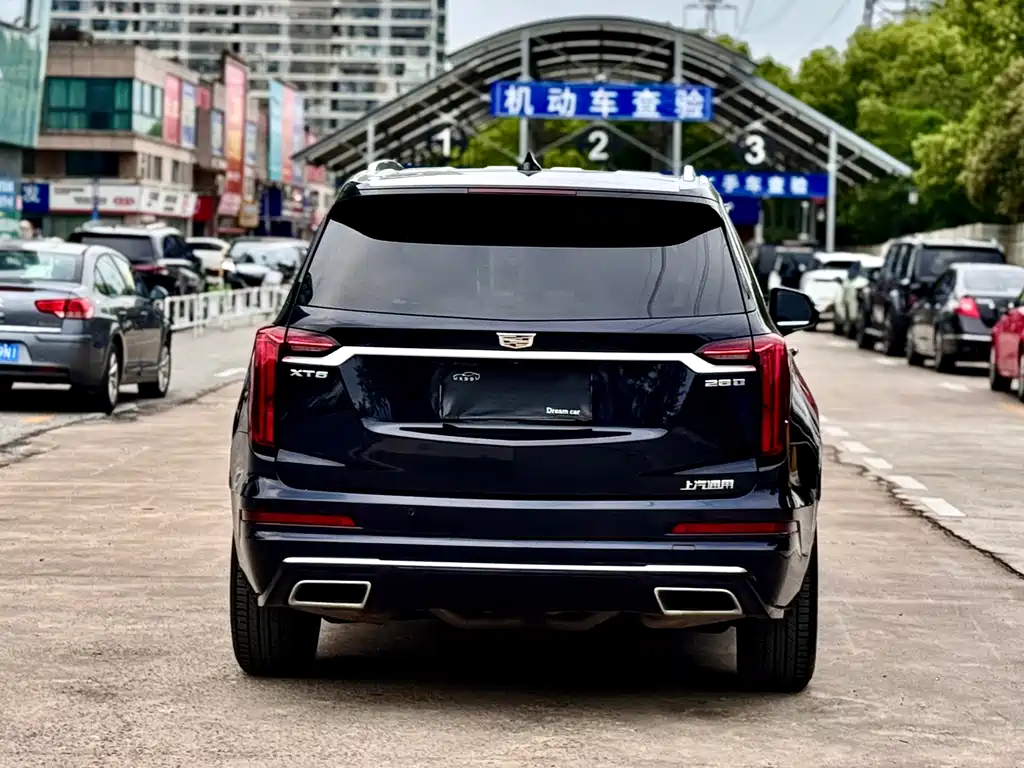 Cadillac XT6 2022 — фото 11