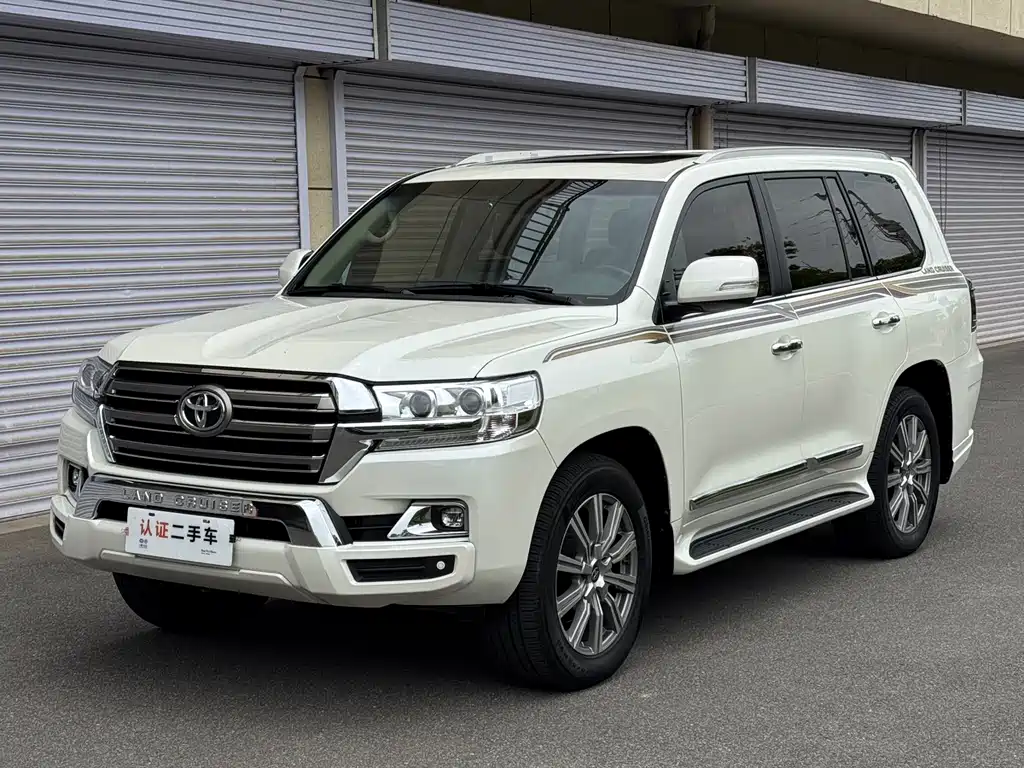 Toyota Land Cruiser 2017 — фото 1
