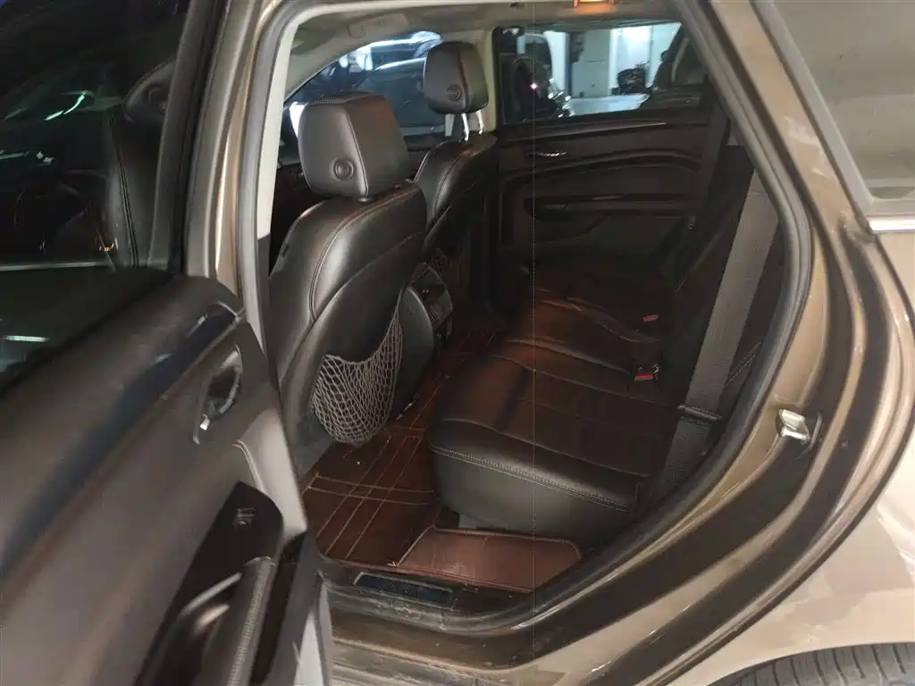 Cadillac SRX 2016 — фото 17