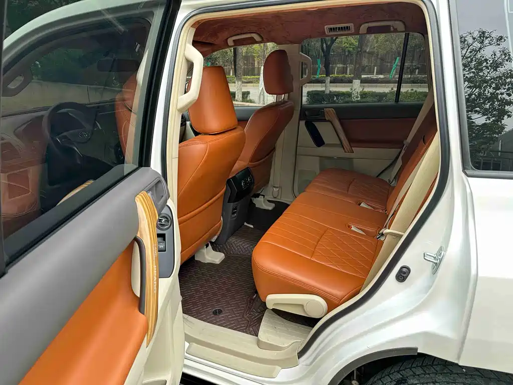 Toyota Prado 2023 — фото 10