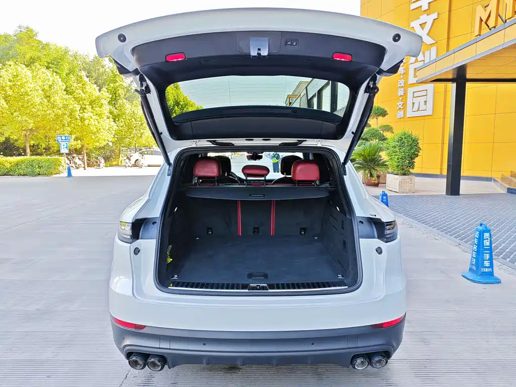 Porsche Cayenne Hybrid 2021