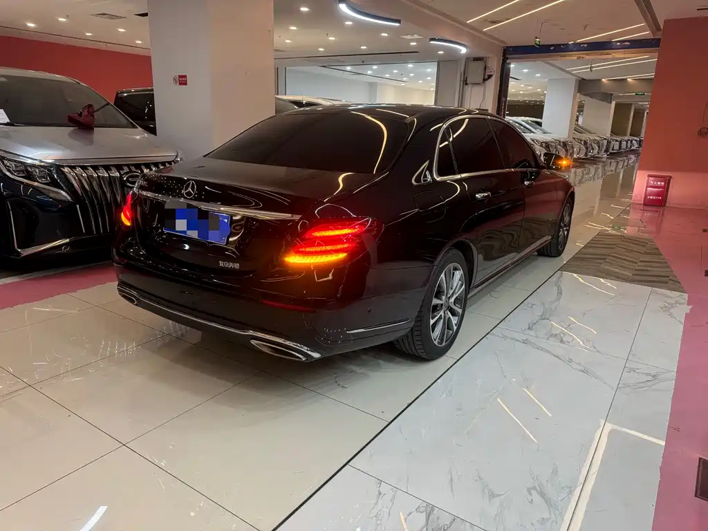 Mercedes-Benz E-Class 2019 — фото 16