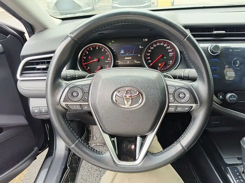 Toyota Camry 2020 — фото 11