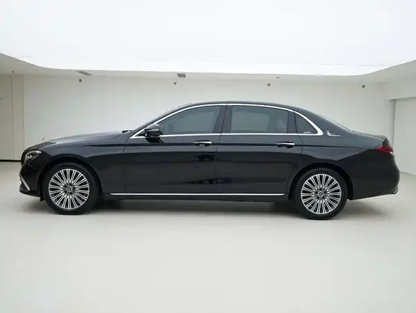 Mercedes-Benz E-Class 2022