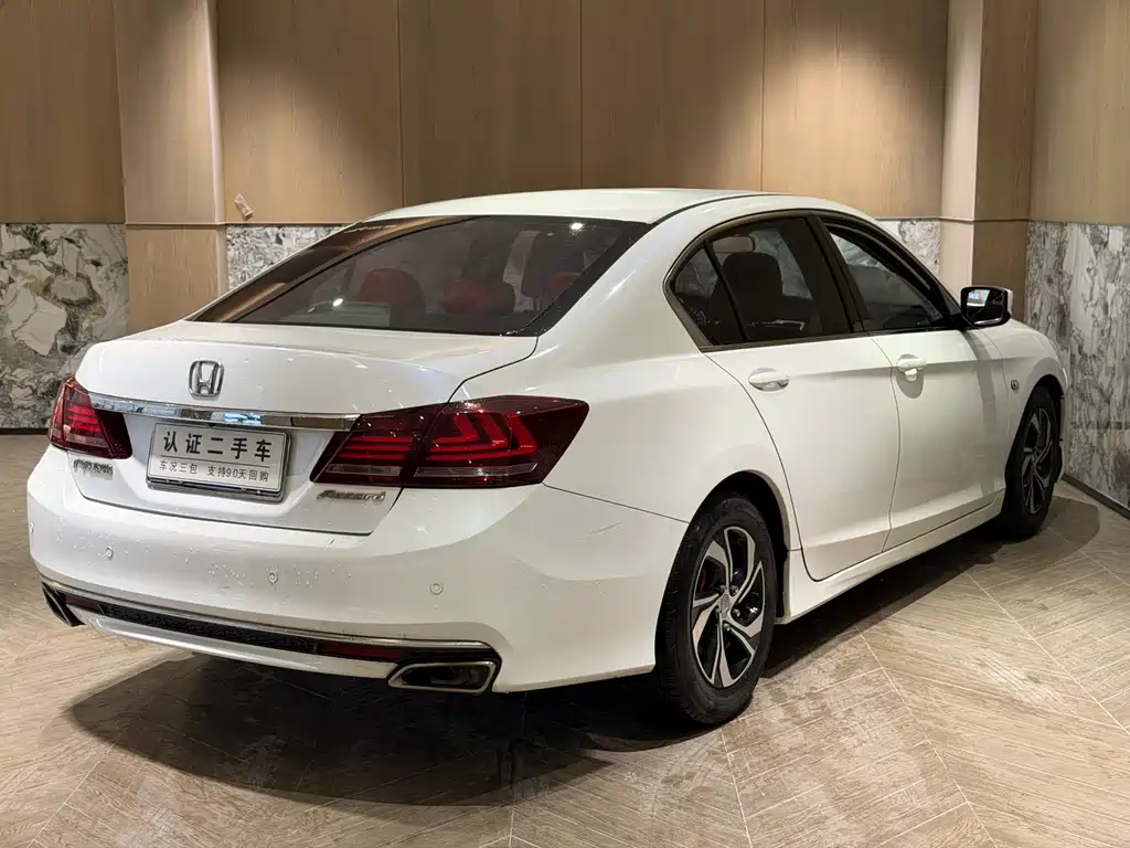Honda Accord 2016 — фото 7