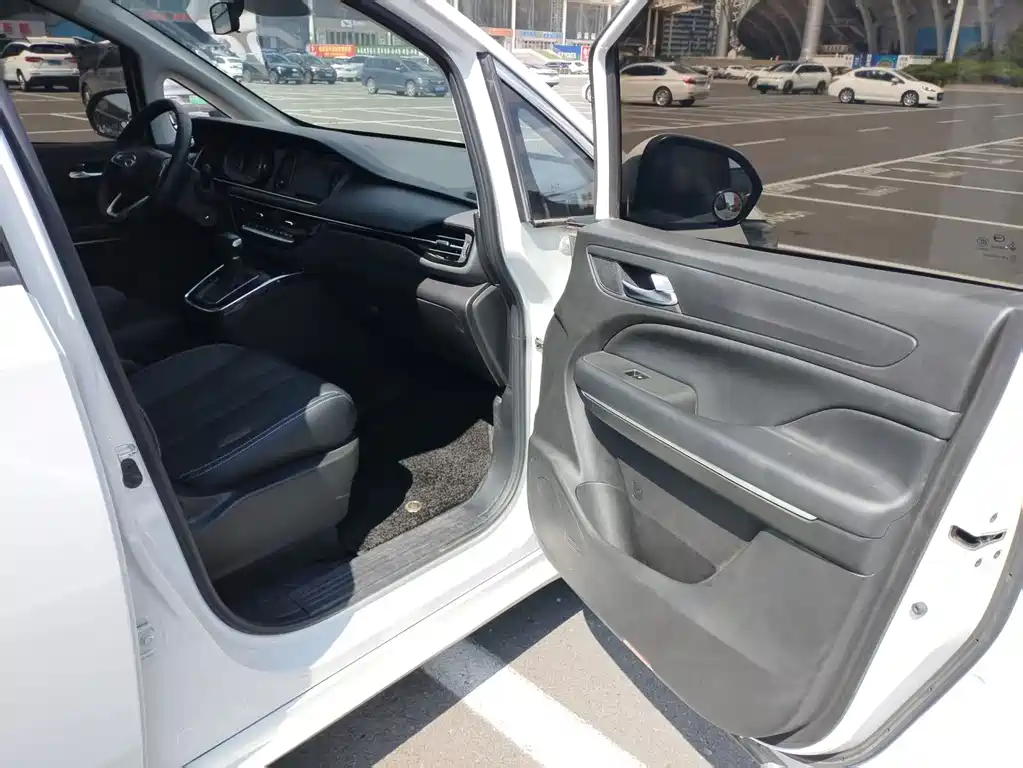 GAC Trumpchi M6 2022 — фото 13