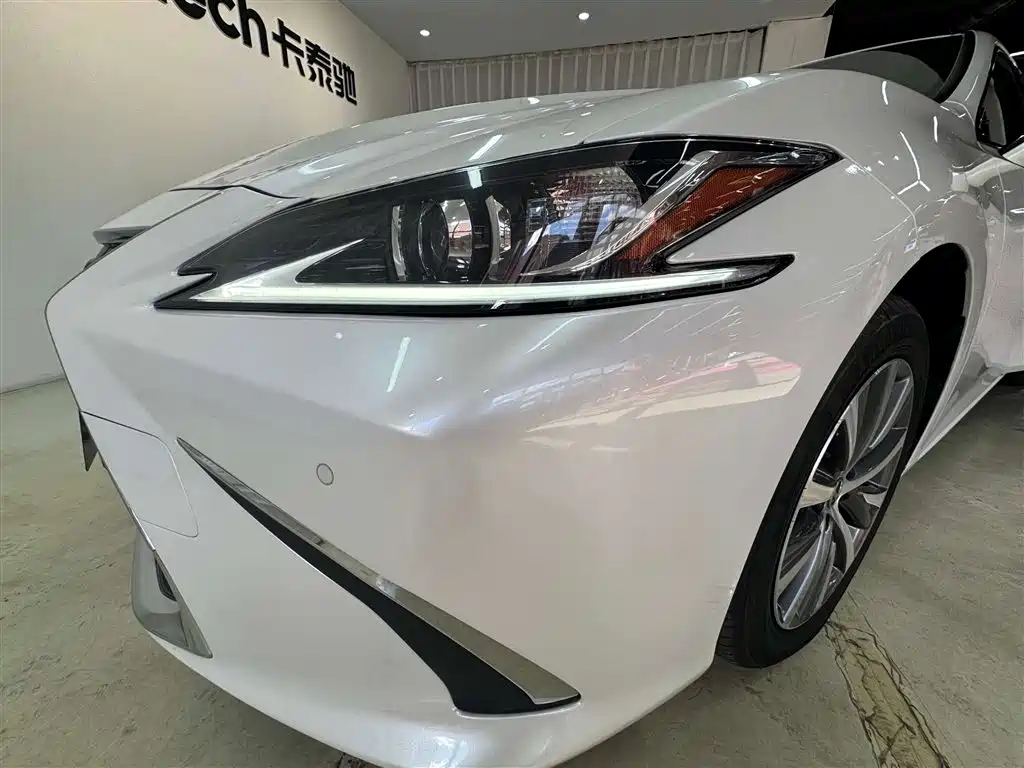 Lexus ES 2020 — фото 8