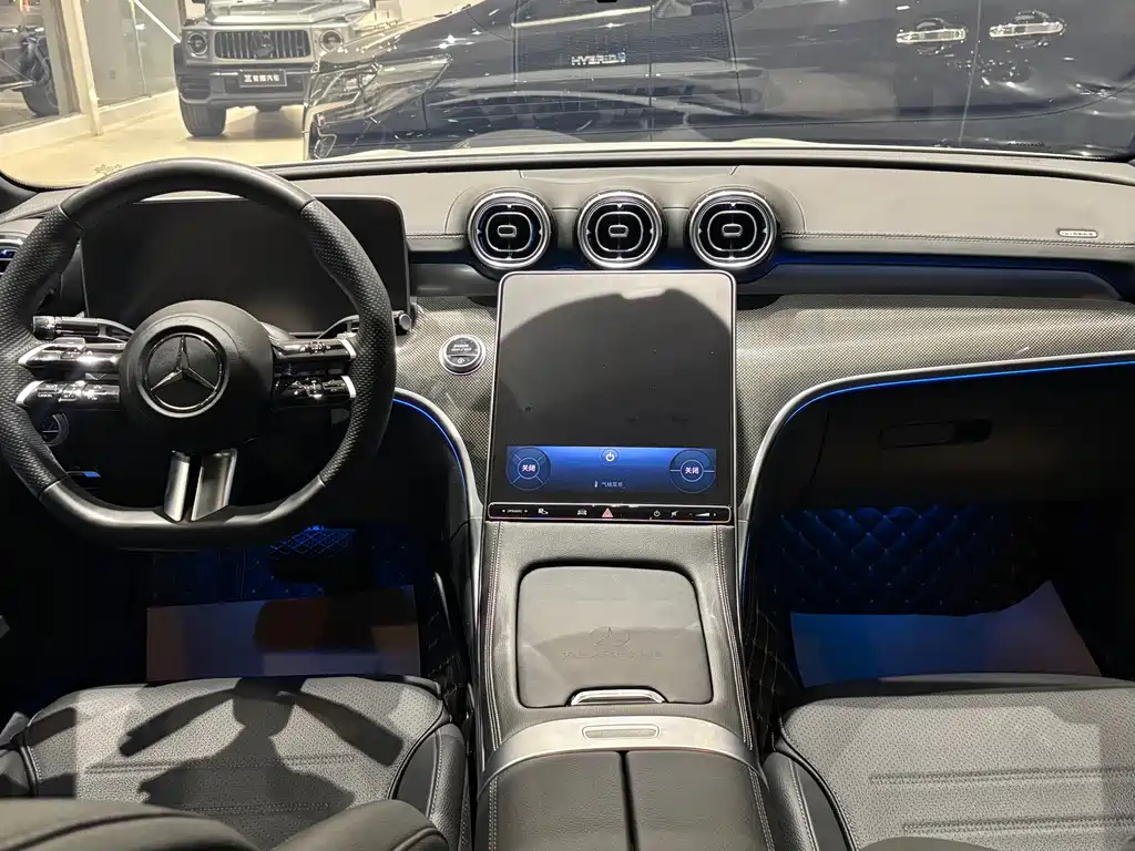 Mercedes-Benz C-Class 2024 — фото 10
