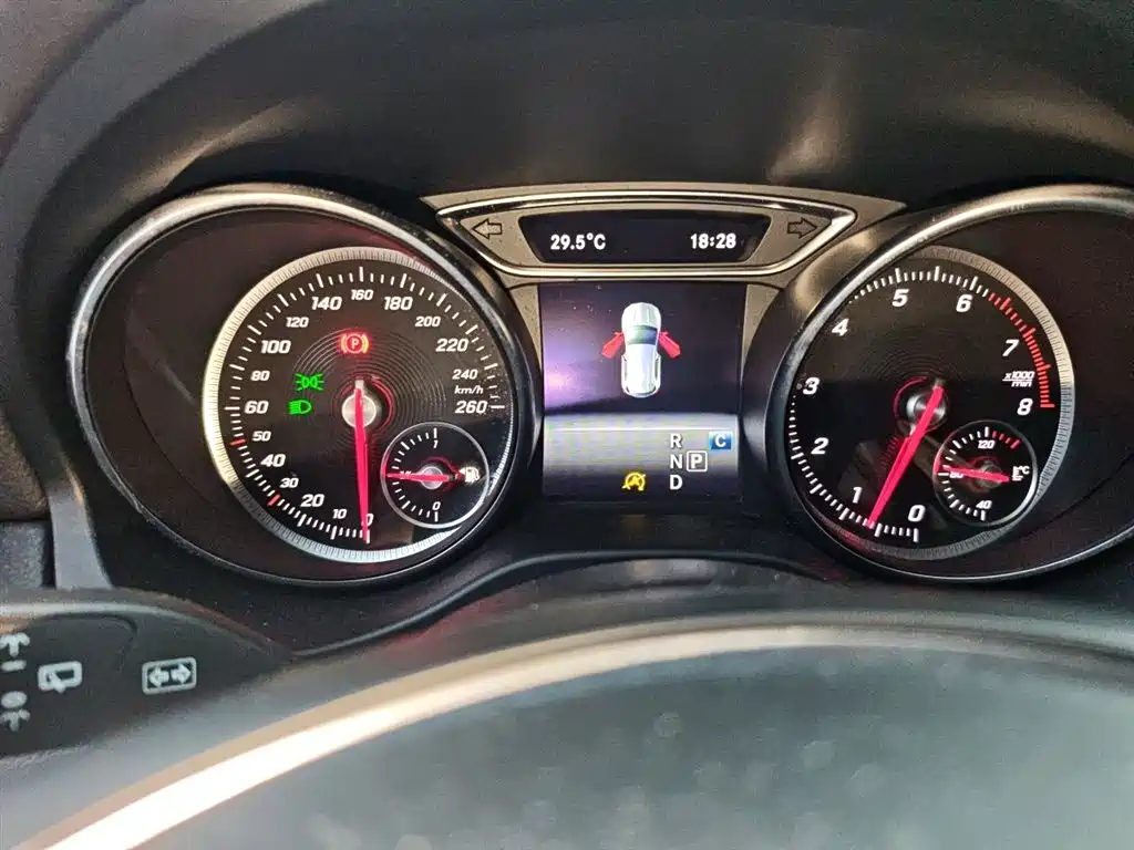 Mercedes-Benz GLA 2018 — фото 12