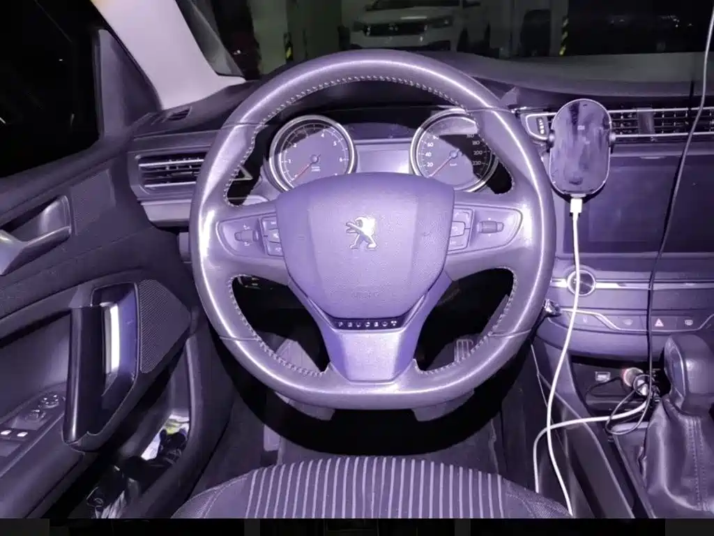 Peugeot 408 2015 — фото 12