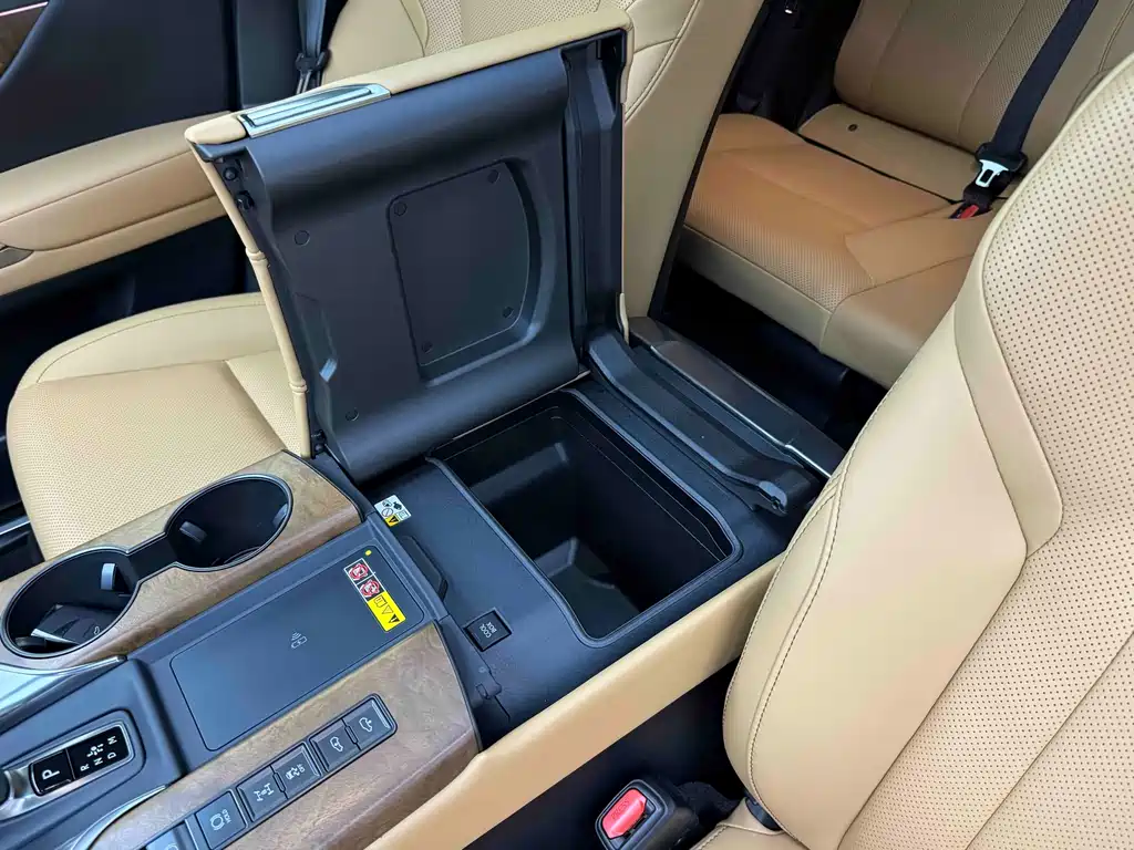 Lexus LX 2025