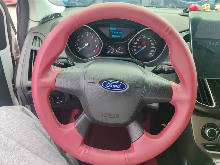 Ford Focus 2014 — фото 15