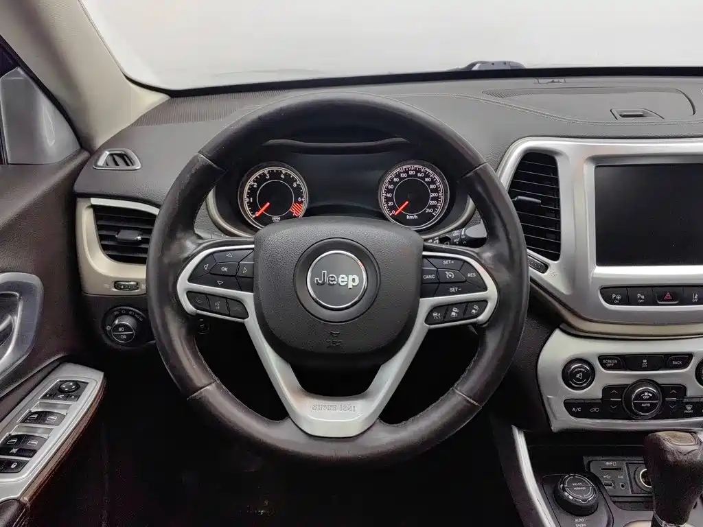 Jeep Cherokee 2014 — фото 11